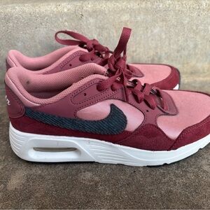 New Nike Air Women's Sneakers Size 7